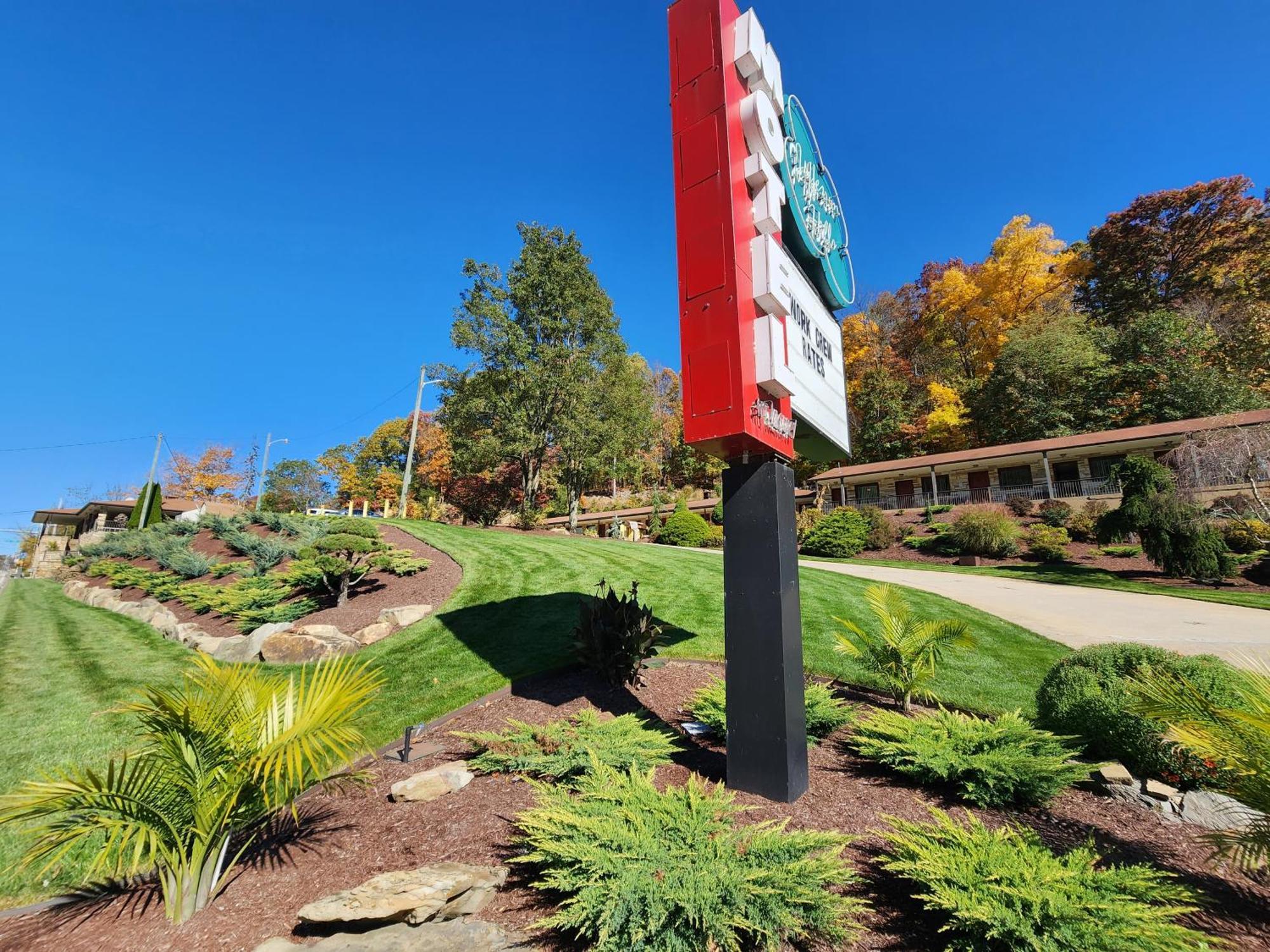 Jefferson Hills Motel Clairton Exterior photo