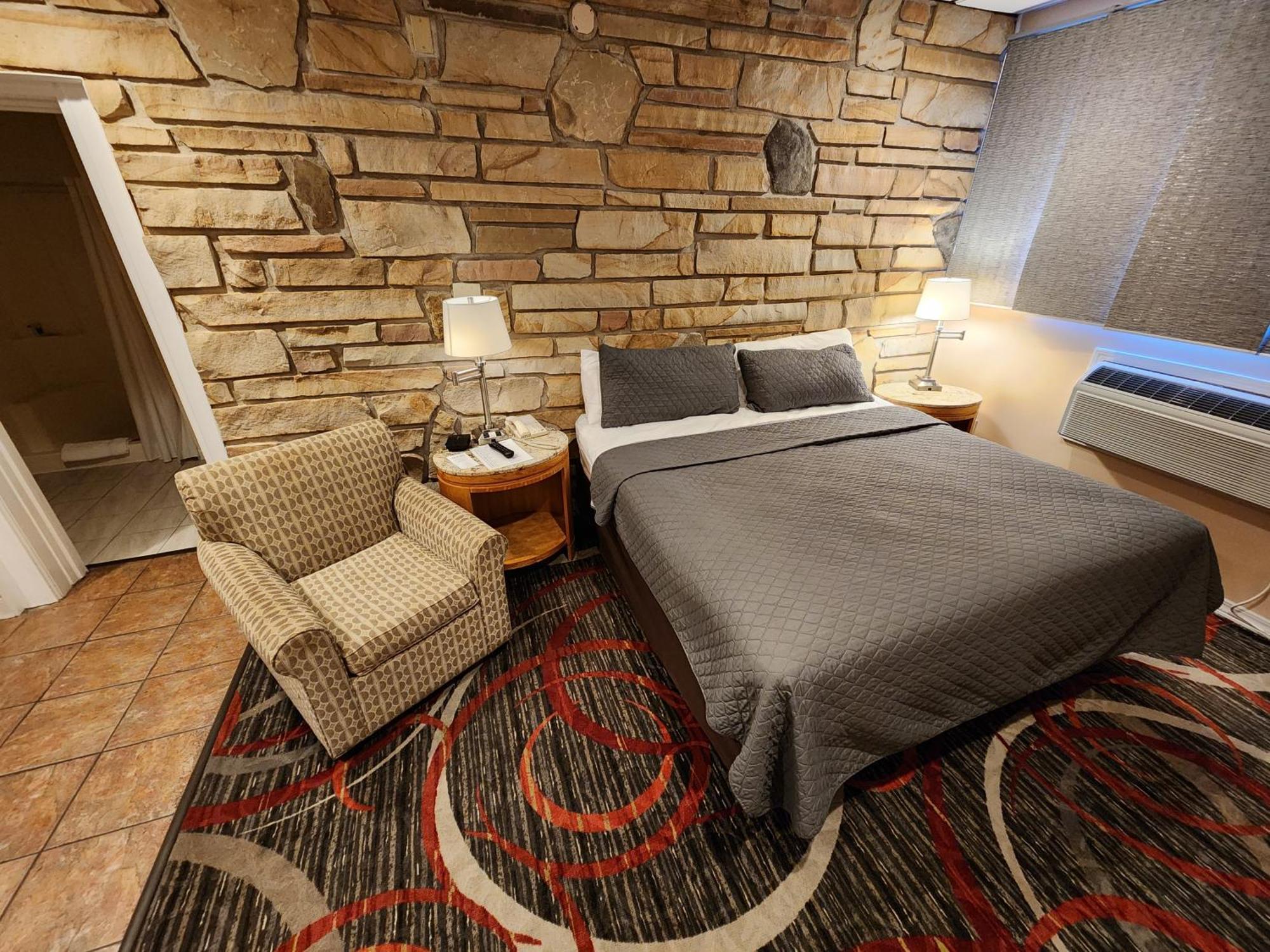 Jefferson Hills Motel Clairton Room photo