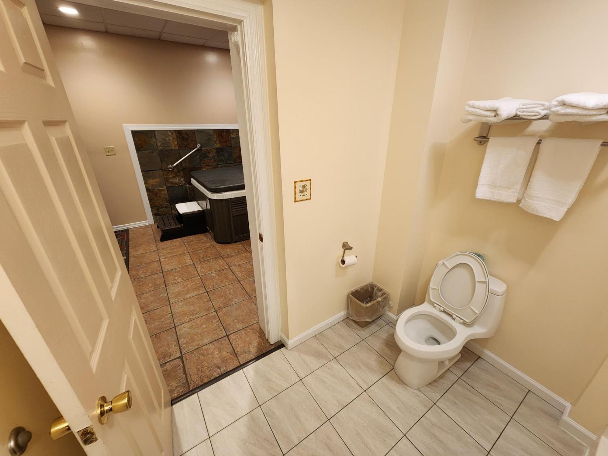 Jefferson Hills Motel Clairton Room photo