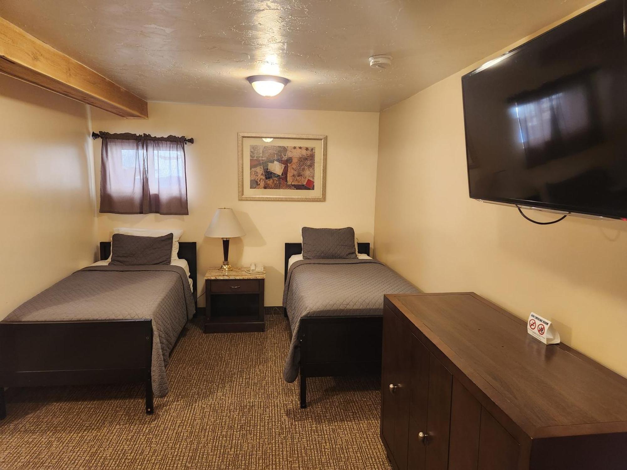 Jefferson Hills Motel Clairton Room photo