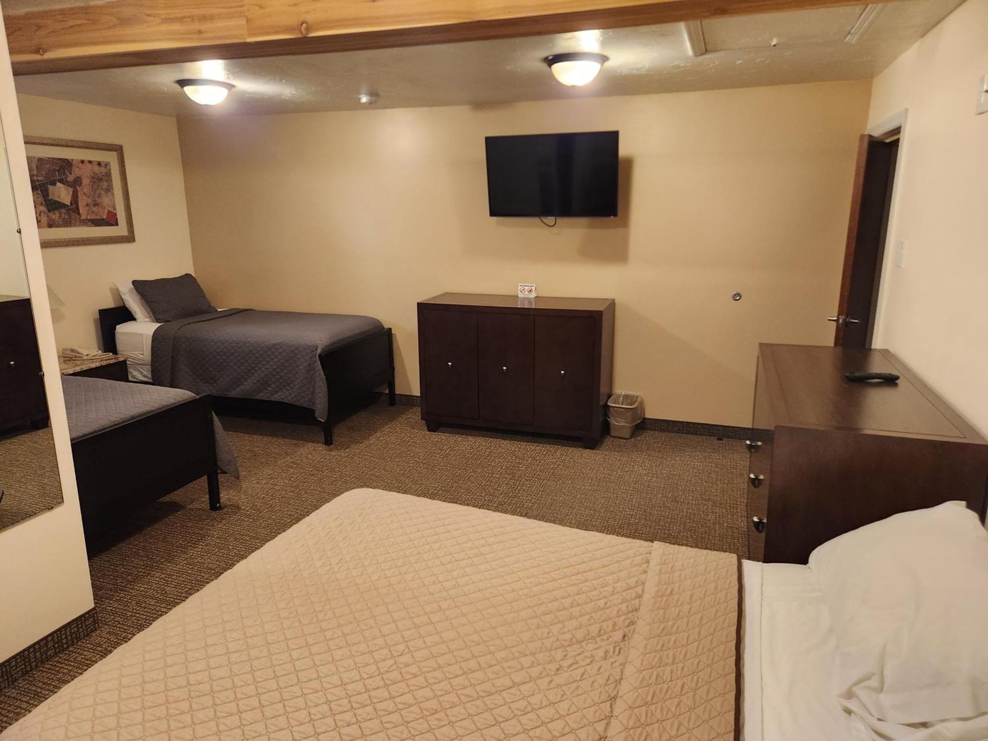 Jefferson Hills Motel Clairton Room photo
