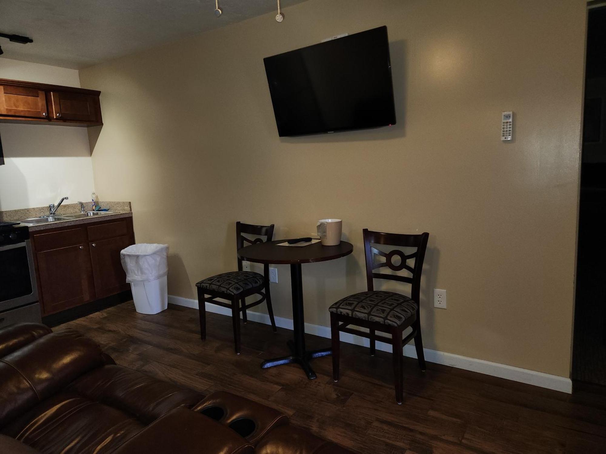 Jefferson Hills Motel Clairton Room photo