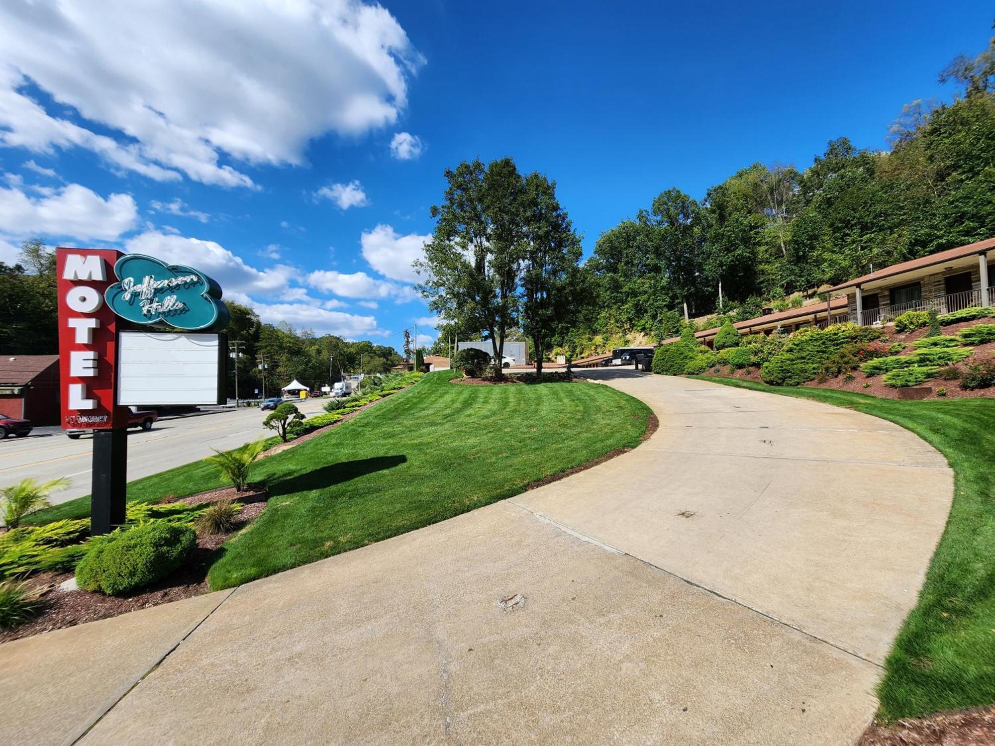 Jefferson Hills Motel Clairton Exterior photo