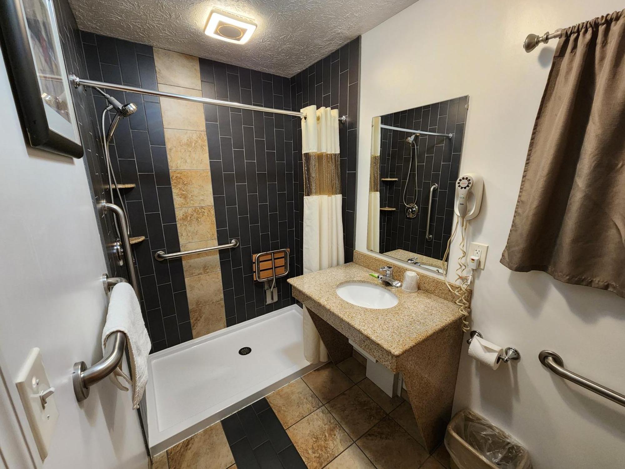 Jefferson Hills Motel Clairton Room photo