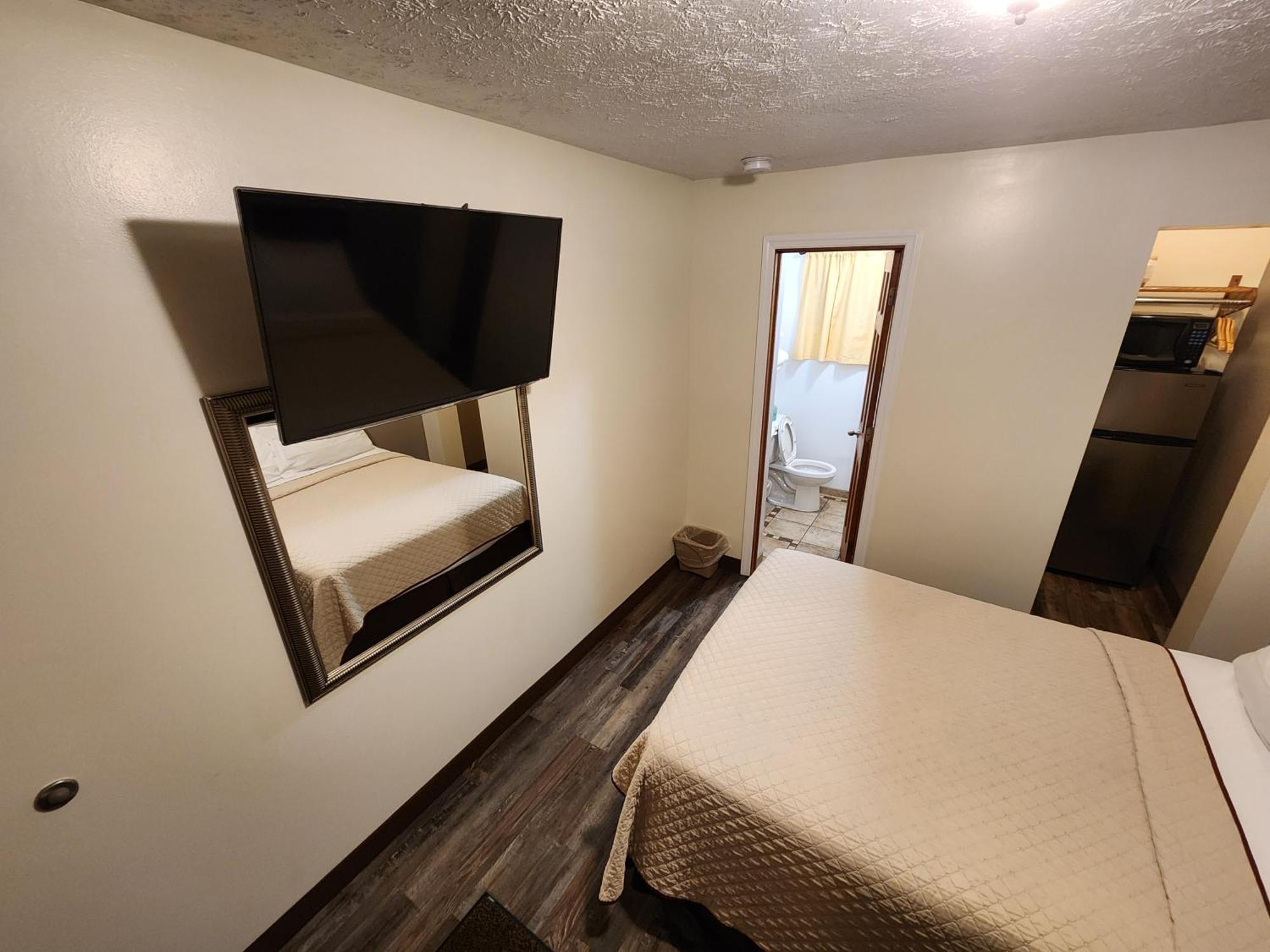 Jefferson Hills Motel Clairton Room photo