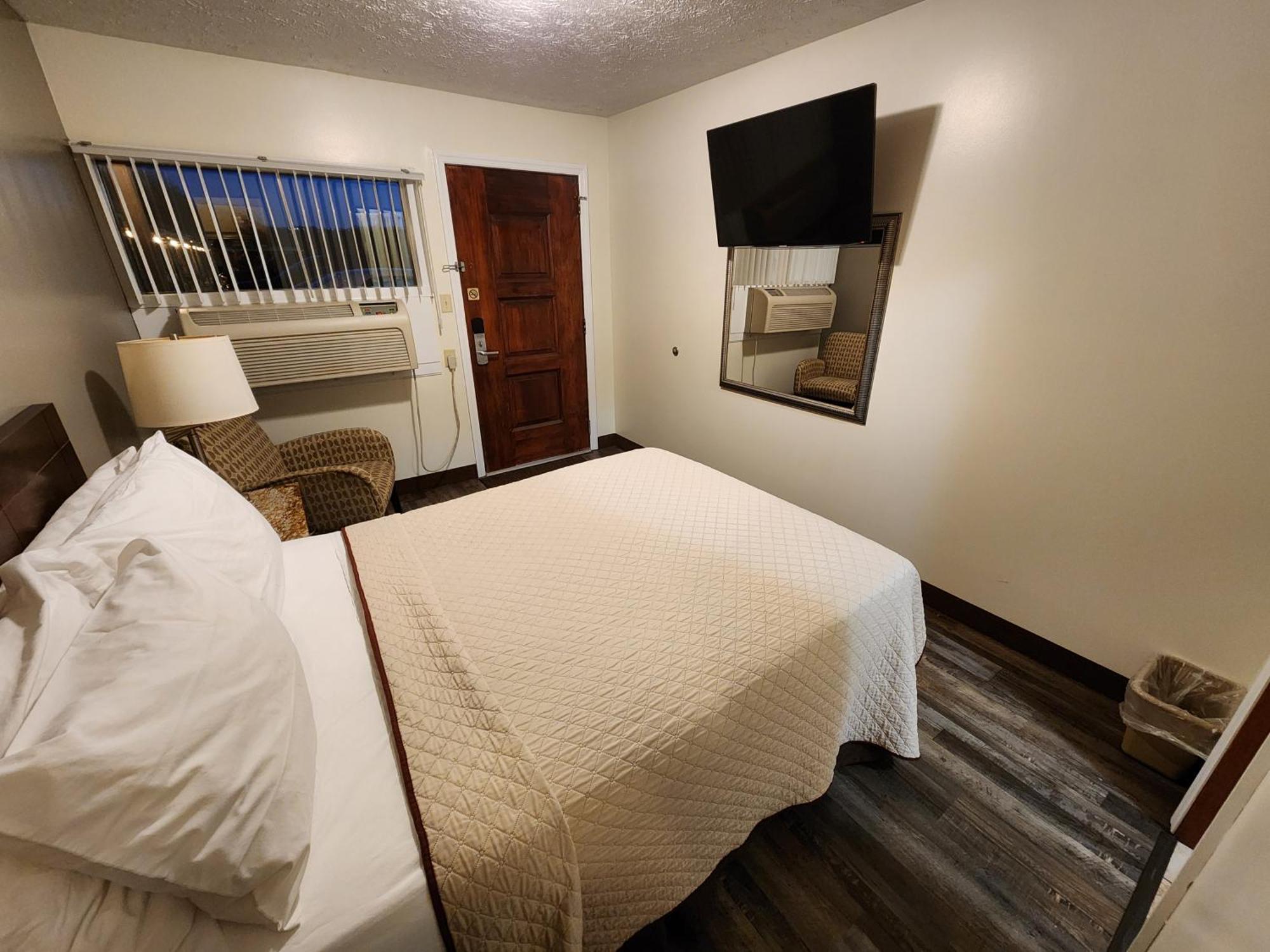 Jefferson Hills Motel Clairton Room photo