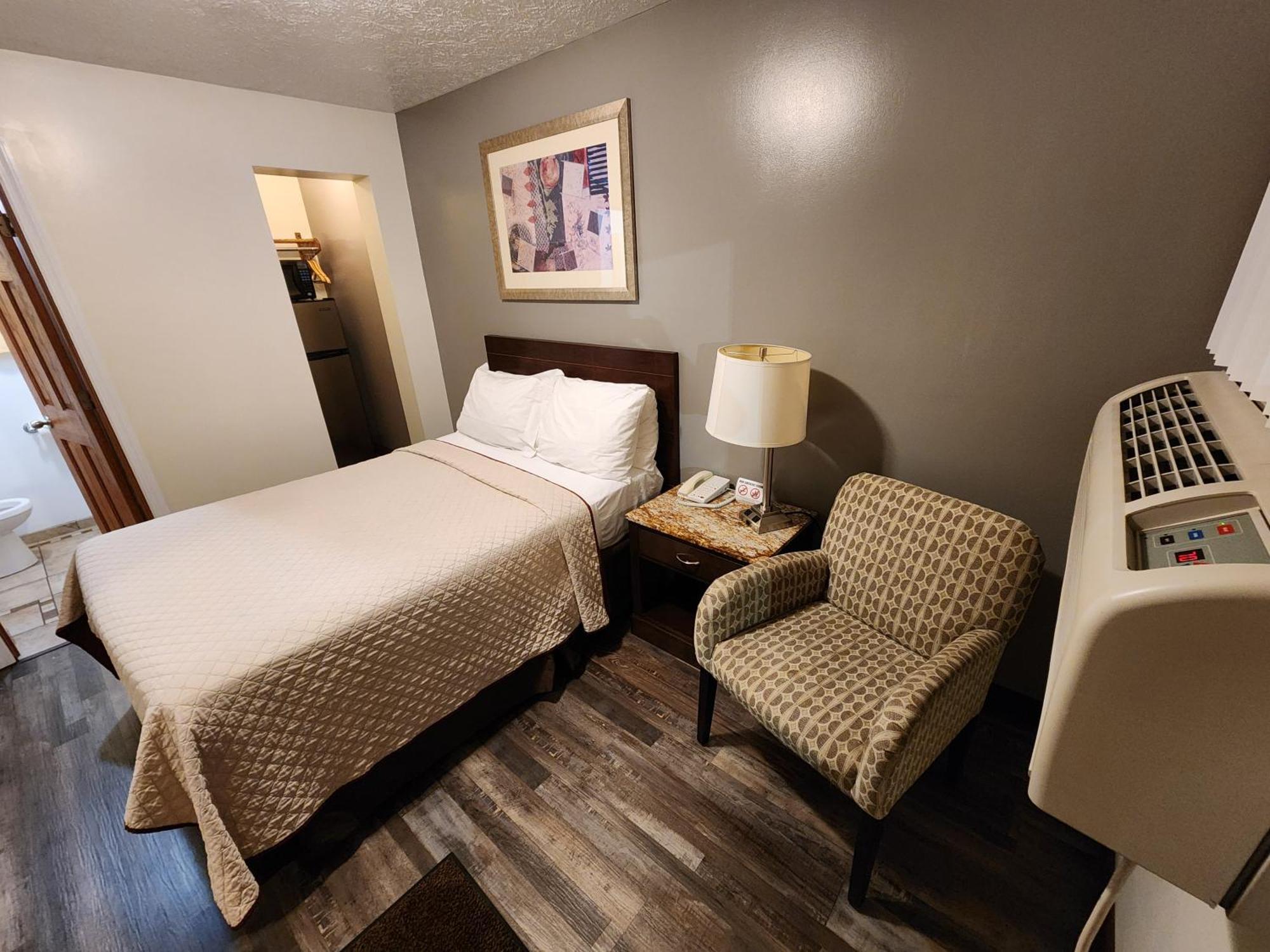 Jefferson Hills Motel Clairton Room photo