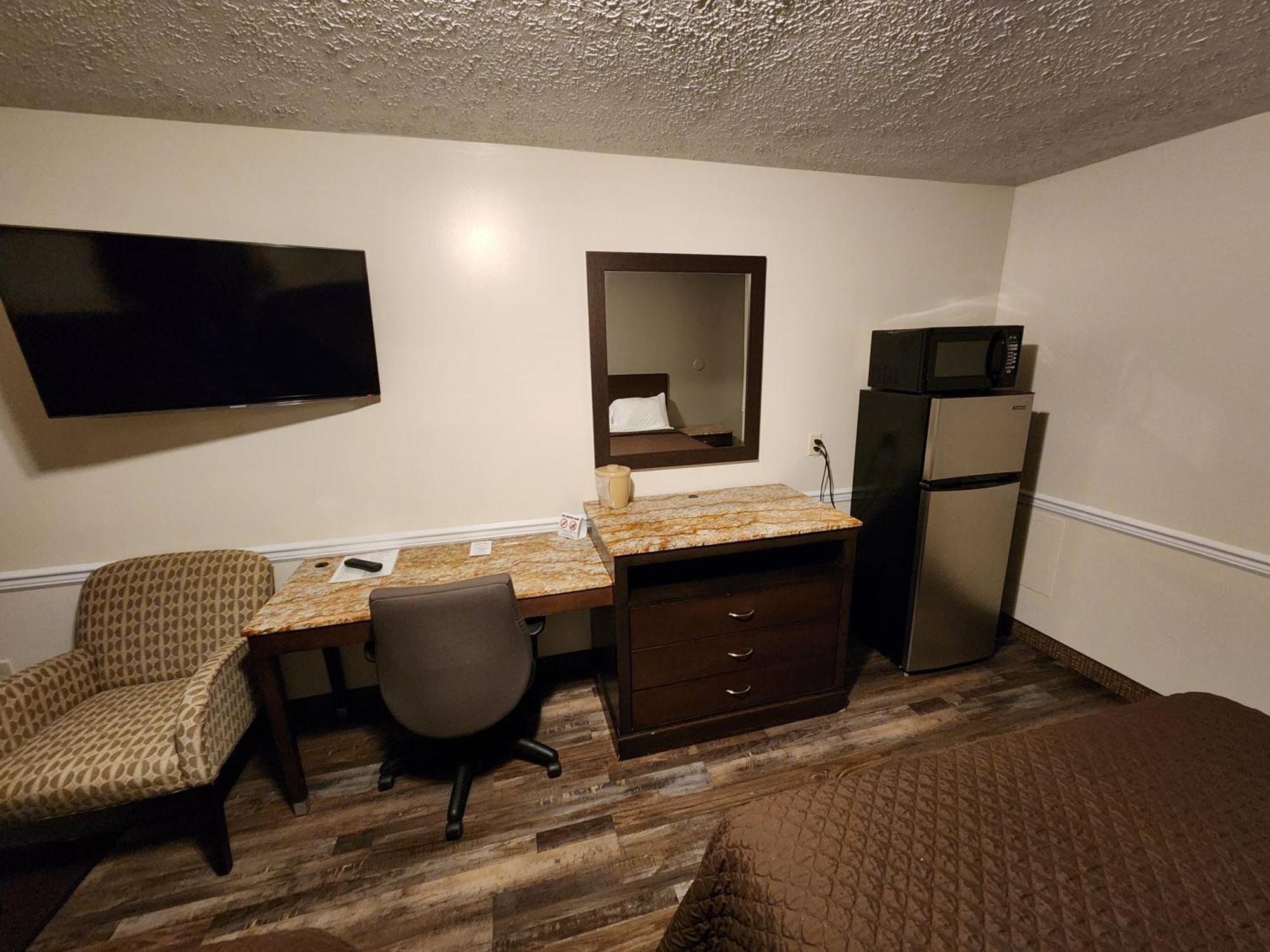 Jefferson Hills Motel Clairton Room photo
