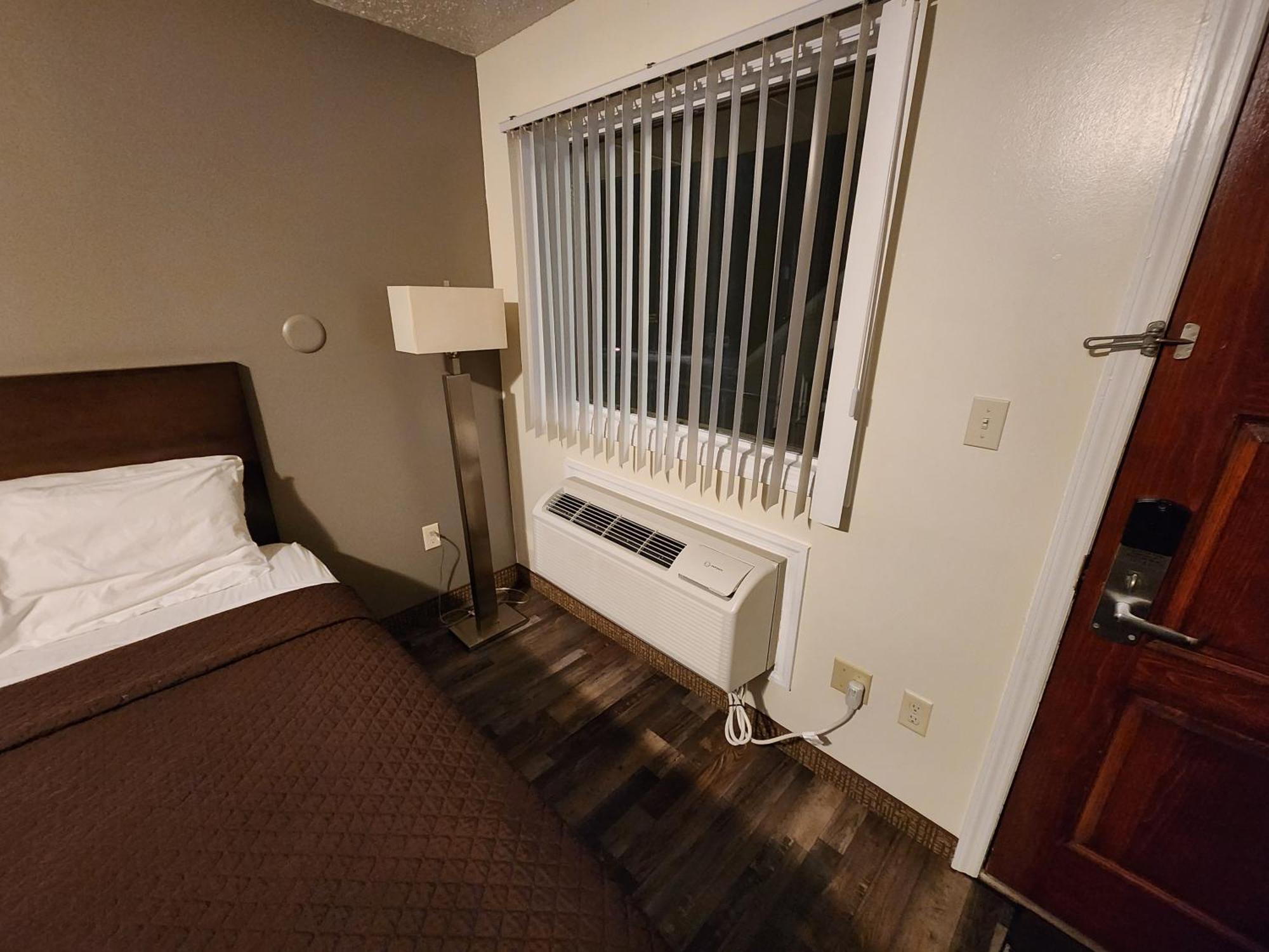 Jefferson Hills Motel Clairton Room photo