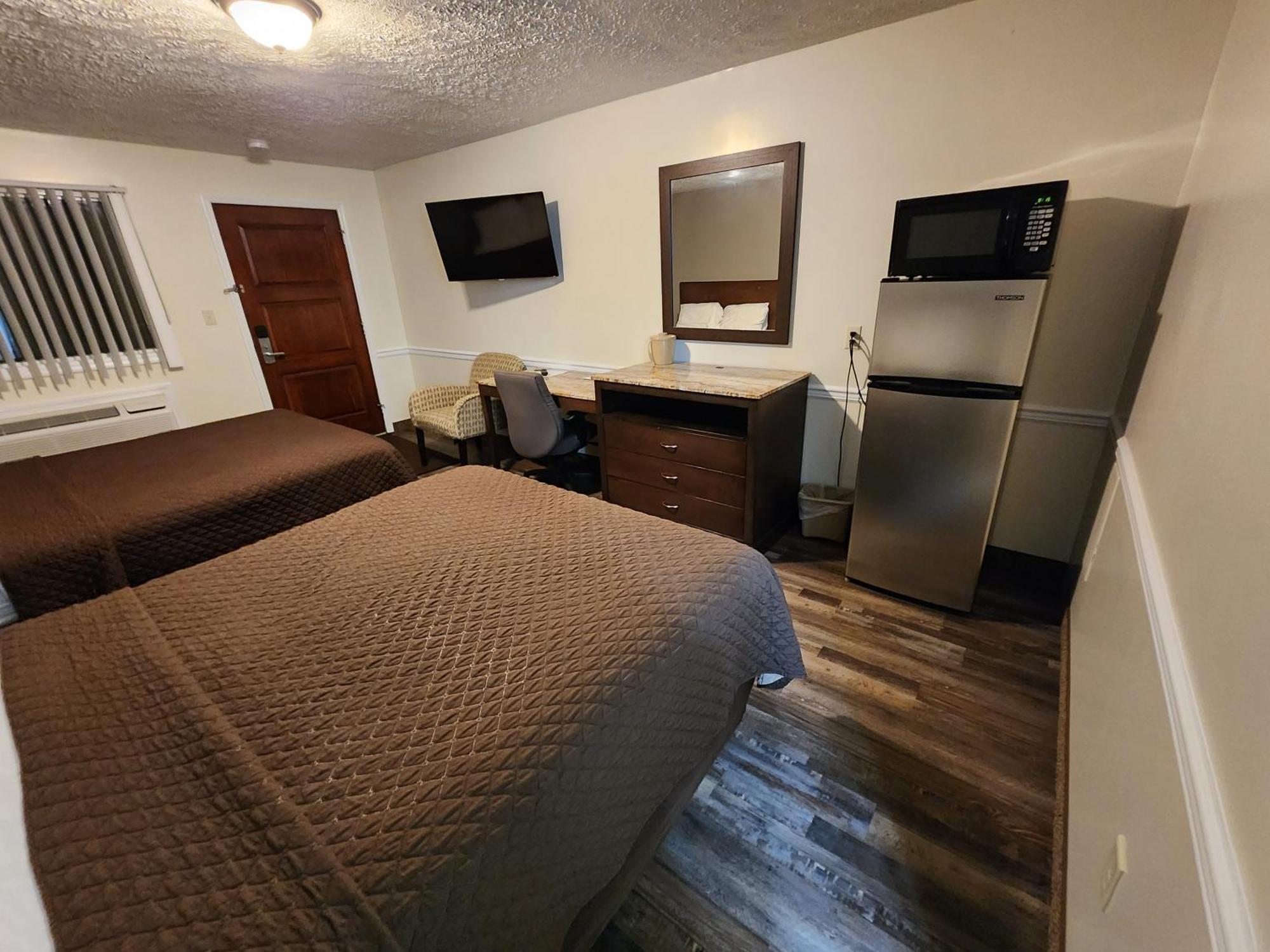 Jefferson Hills Motel Clairton Room photo